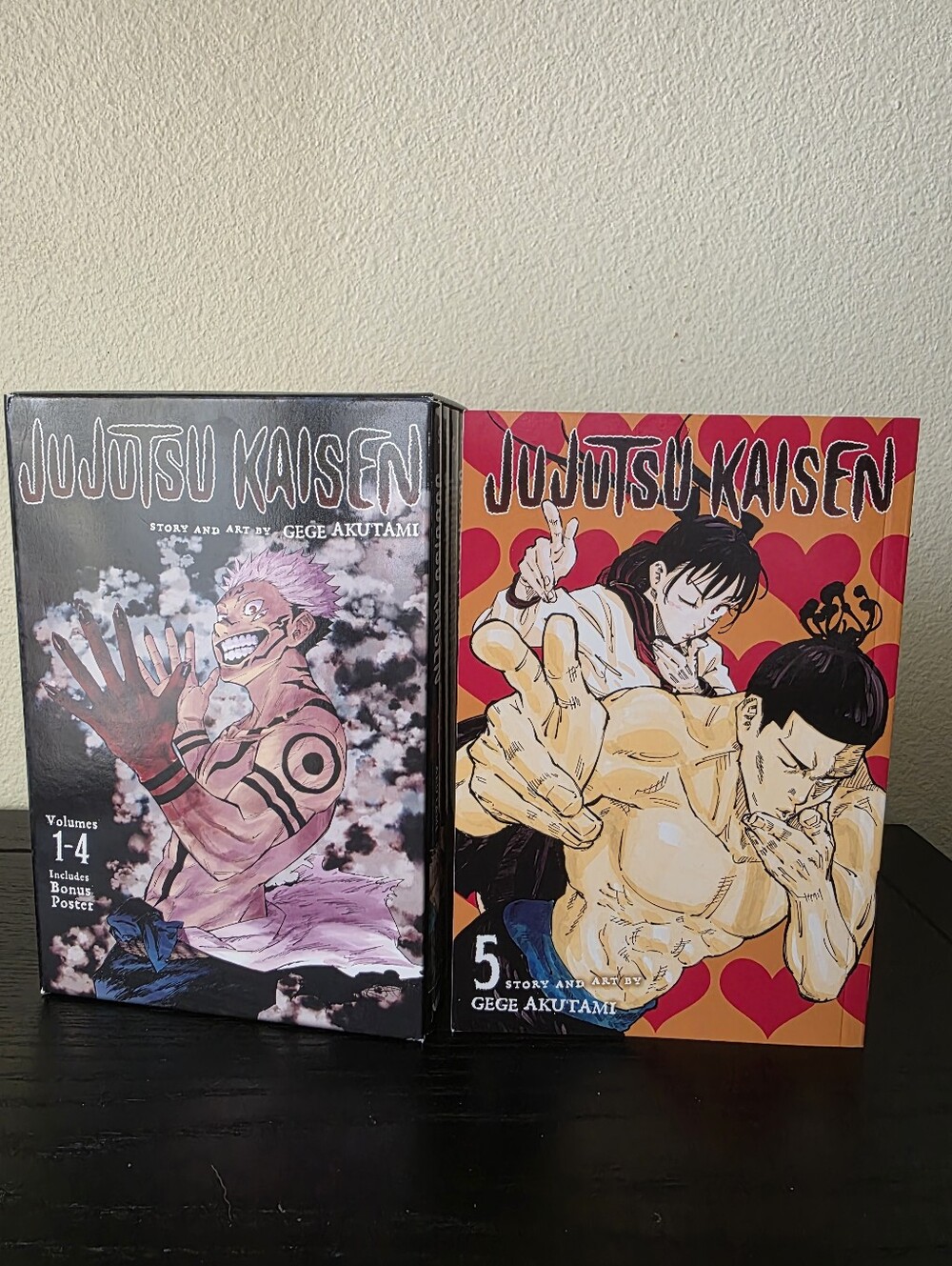 B&N Exclusive Jujutsu Kaisen Box Set Vols 1-4 Paperback + Bonus Poster + Vol 5